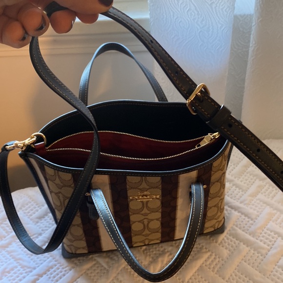 Coach Bag w/ removable strap - Picture 10 of 14